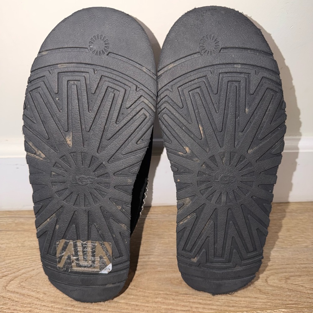 VGUC Ugg Tazz Black Platformed Shoe Size 7 Women’s - Picture 6 of 6